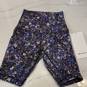 lululemon athletica Women's Floral Bike Shorts - Blue and Black SZ 0 NEW NWT